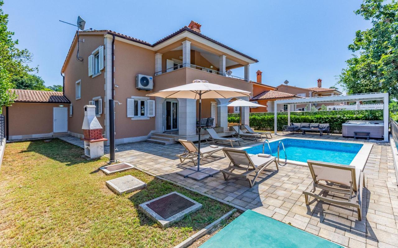 Lotus Villas Resort Pula Eksteriør billede